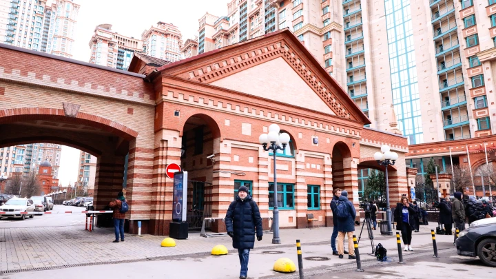 Убийца в Алых парусах - смертник с татуировкой в виде меча. Что о нём известно?