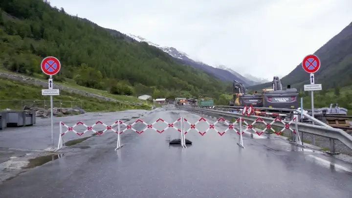 Кусок отколовшегося ледника уничтожил горную деревню - СМИ