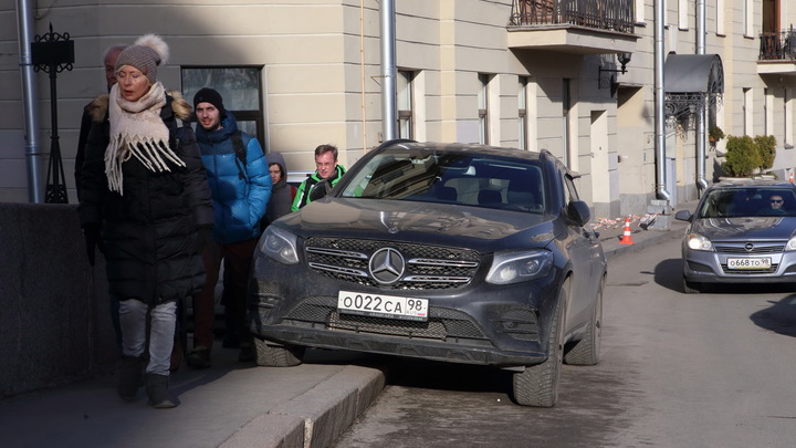 Остались гильзы и след шин Mercedes: Кавказцы в Петербурге расстреляли прохожего