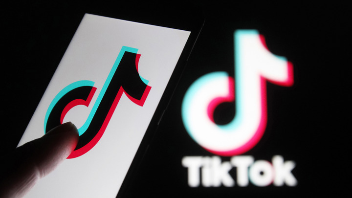 Курица в сиропе от кашля: Видео из TikTok стало опасным трендом