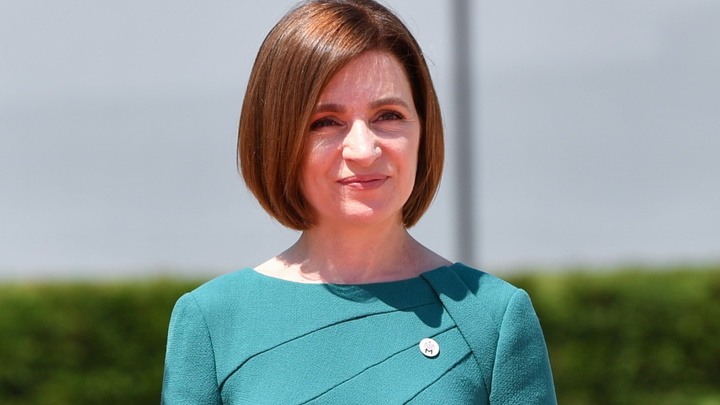 Долой Санду!: Протестующие в Гагаузии пытаются прорваться к зданию, куда едет президент Молдавии