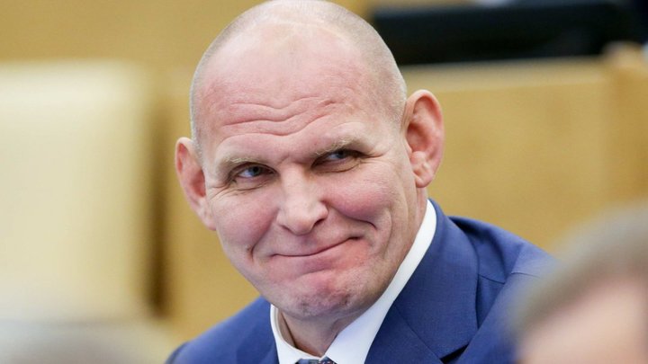 Олимпийский чемпион и сенатор Александр Карелин празднует своё 55-летие