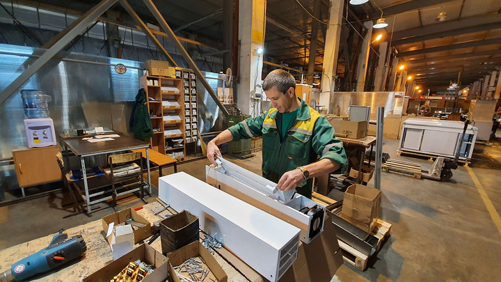 Нарастили объемы производства за месяц: На Кубани выпустили более двух тысяч рециркуляторов воздуха