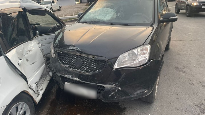 Не уступил дорогу: в Самаре 4-летняя малышка попала в больницу при столкновении легковушек