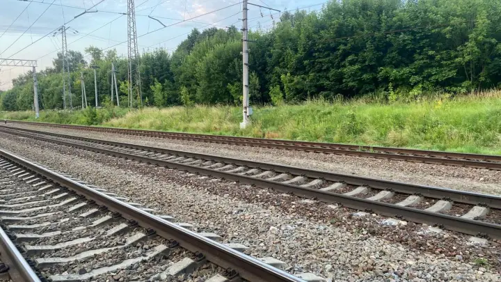 Подростка не могли спасти после наезда электрички