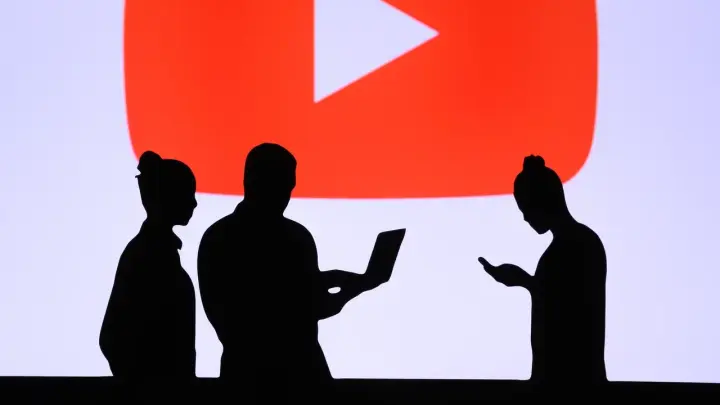 На YouTube появилось странное видео длиной 140 лет с пугающим посланием