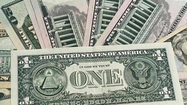 США превратили доллар в оружие. Эксперты: это гибель американской валюты