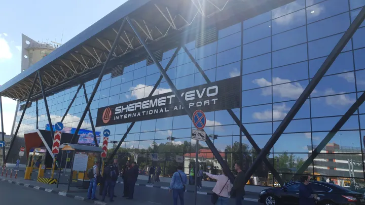 Водитель в Шереметьево получил счет за парковку на миллион