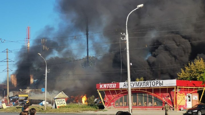 Цистерна пролетела сотни метров после взрыва на газовой АЗС в Новосибирске - видео