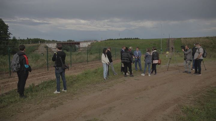 Белорусские пограничники организовали для иностранных СМИ поход на границу