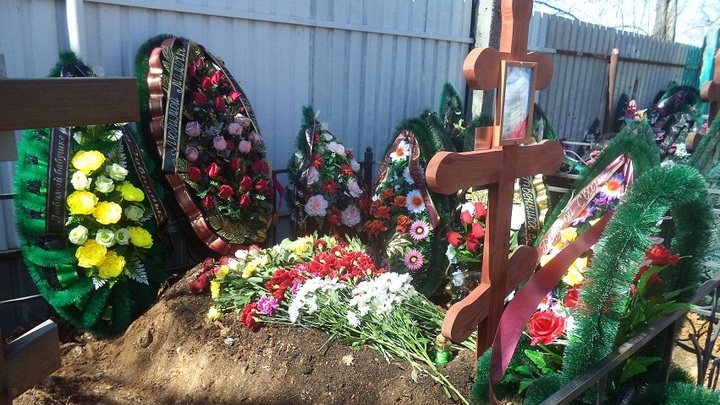 В Ростове на Братском кладбище нашли кости человека