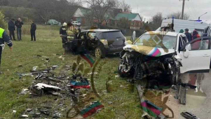 На трассе в Краснодарском крае после ДТП смяло две иномарки, один человек погиб