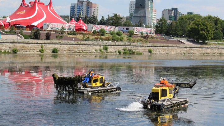 Сильные ливни подняли уровень воды в реке Миасс