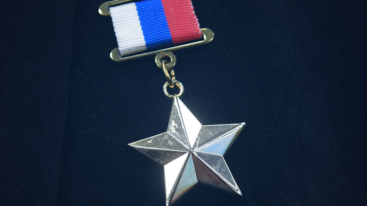 За что Кириенко могли дать звезду Героя