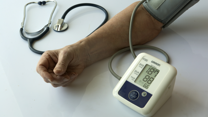 «Инфаркт или инсульт стоят на пороге». Врач назвал одно опасное состояние