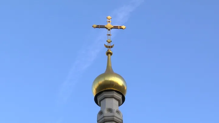 Религиовед пояснил зачем на самом деле ставят кресты вдоль дорог в России