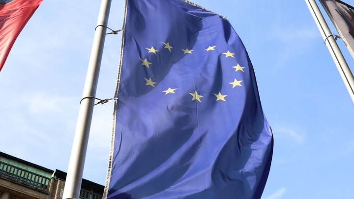 FT: Еврокомиссия хочет подкупить Венгрию за 13 млрд евро ради помощи Киеву