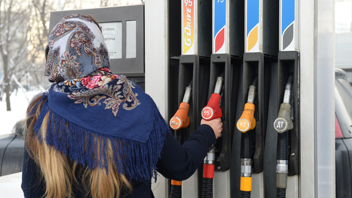 Козак представил «оригинальное» объяснение скачкам цен на бензин в России