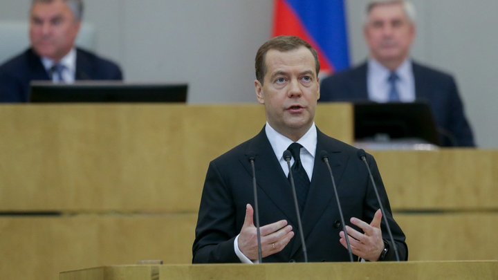 Медведев поддержал позицию Шойгу и призвал увеличить численность русской армии: Цифры известны