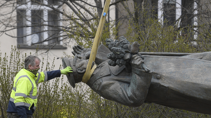 Шойгу только попросил чехов - народ уже пристроил в Москве памятник маршалу Коневу