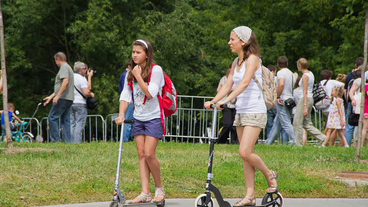 В Екатеринбурге водитель за рулем иномарки сбил ребенка на самокате