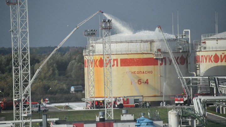 Два человека погибли при взрыве нефтяного резервуара в Татарстане
