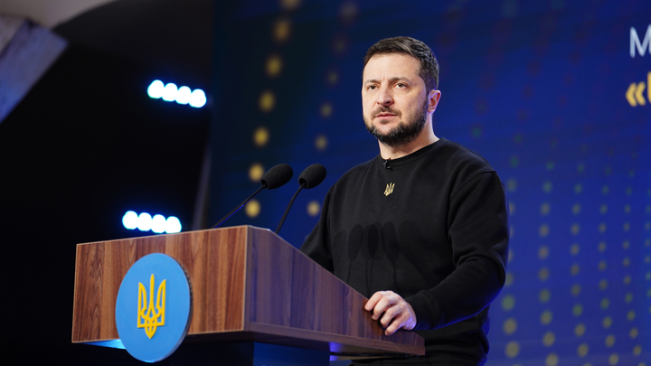 Зеленский сообщил Байдену об уничтожении половины украинской инфраструктуры