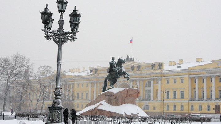 Весна закончилась: атмосферный фронт принёс в Петербург снегопад и жёлтый уровень опасности