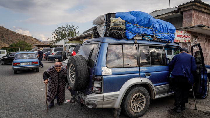 Скоро беженцы из Карабаха столкнутся со страшным: Бегство от ВС Азербайджана — это ещё не конец