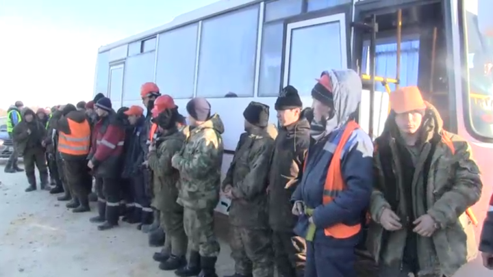 В Саратове мигранты прятались от полицейских с коптерами в сугробах