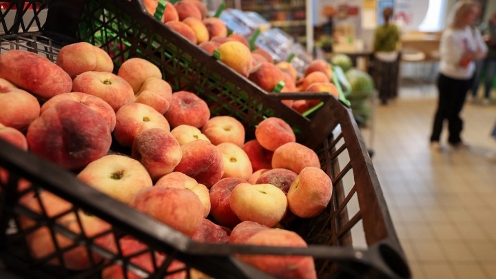 Баку угодил во фруктовый скандал: Азербайджанские персики больше не попадут в Россию