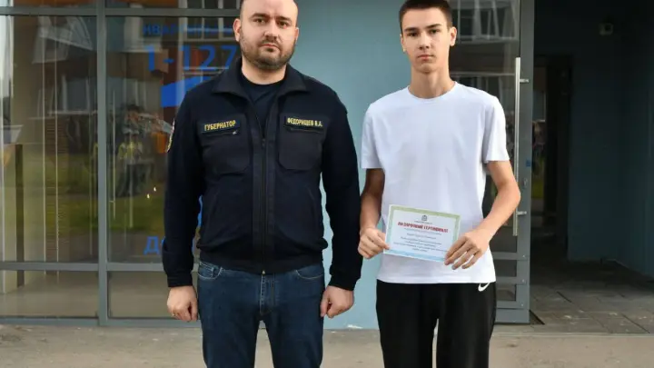 Губернатор Федорищев вручил ключи от квартир детям-сиротам