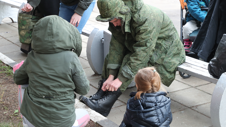 В свердловском военкомате рассказали, с чем была связана пауза в отправке мобилизованных