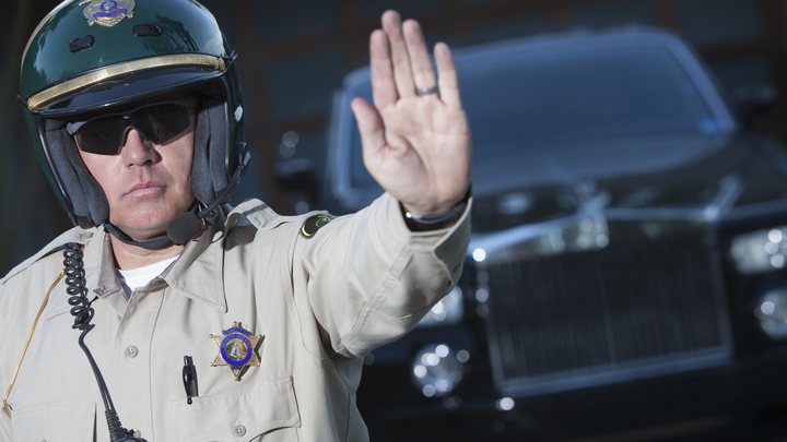 Не выходите из машины: Сбежавший из СССР дал совет, который может спасти жизнь в США