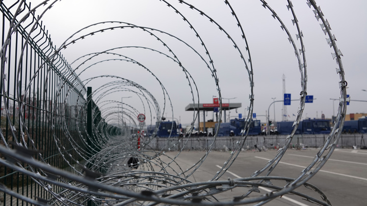 Польские пограничники расстреляли белорусский герб