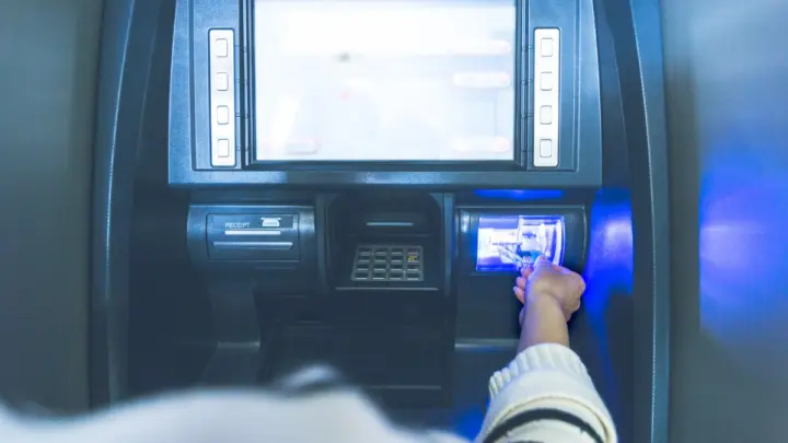 Подросток по заданию неизвестных поджёг отделение банка в Путилково