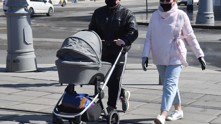 Велосипедист в Москве налетел на коляску с ребёнком и напал на отца малыша