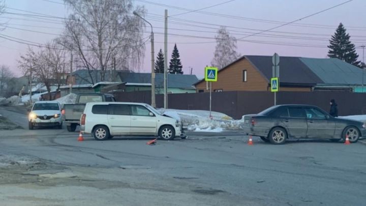 В Новосибирске 10-месячный ребёнок пострадал в ДТП с двумя иномарками