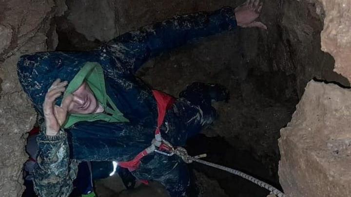 Потерял телефон с фонариком и надежду на спасение: В Сочи разыскали заблудившегося в пещере мужчину