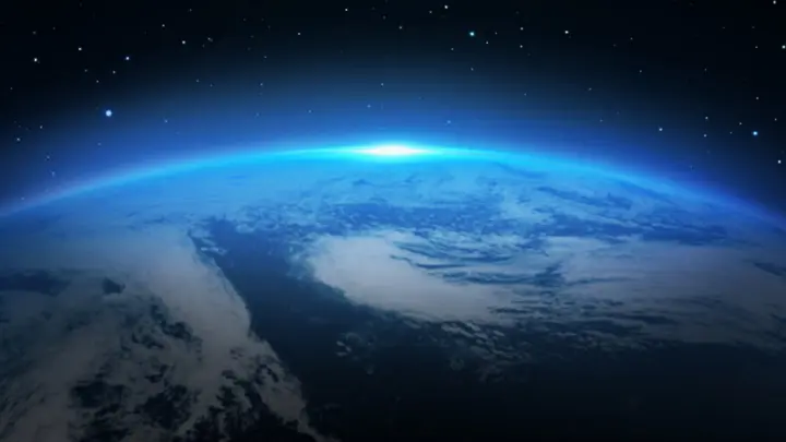 Циклон Корнелиус принёс Москве дожди. Роскосмос показал фото со спутника