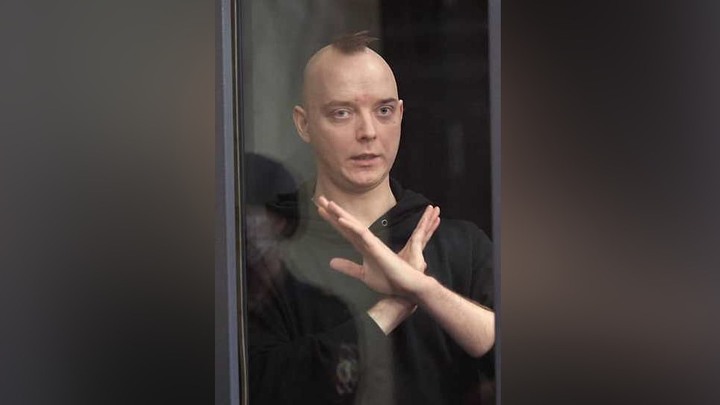Осужденного на 22 года за госизмену журналиста Ивана Сафронова доставили в колонию под Красноярском