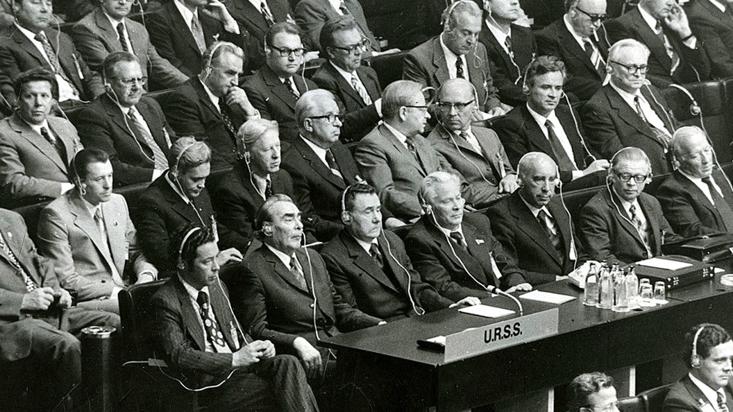 Сбсе хельсинки 1975. 1 августа хельсинки 1975. Заключительный акт хельсинкский акт был подписан. Заключительный акт хельсинкский акт был подписан. Брежнев в хельсинки 1975.