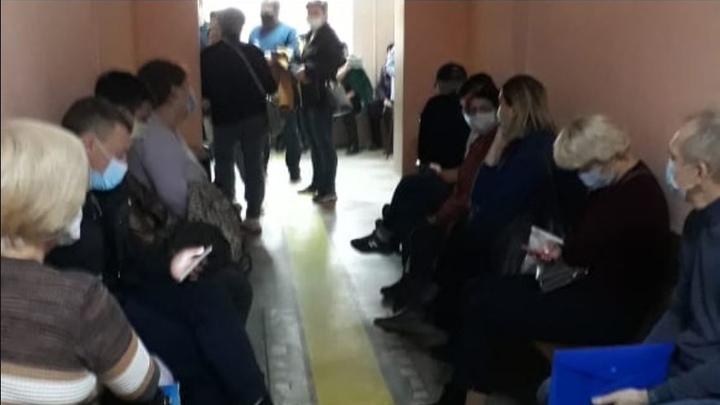 У большинства челябинцев, заболевших COVID-19 после вакцинации, было две прививки