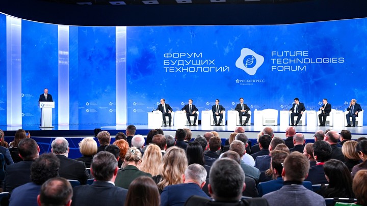 При дрожащих руках не может пить?: Путин рассказал о сверхспособностях русских