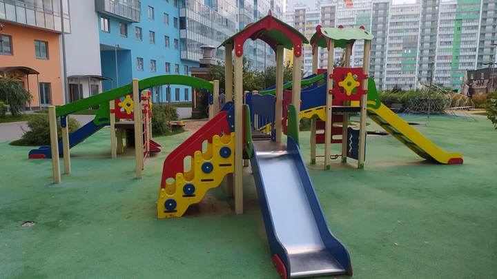 Инцидент на детской площадке в Москве завершился стрельбой. Задержаны четверо