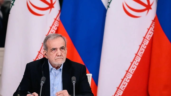 Пезешкиан: Сторонникам создания Ираном ядерного оружия не место в политике