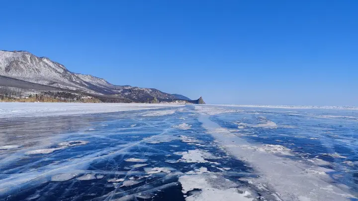 Семь человек утонули в провалившейся под лёд Байкала буханке с туристами из Китая