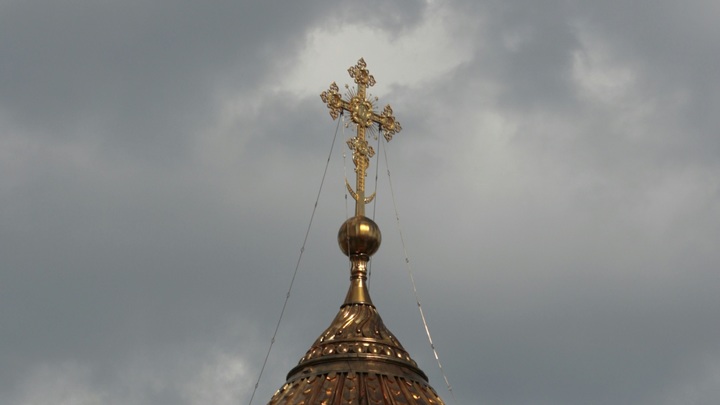 Скандал с крестом на могиле в Татарстане продолжился унизительной для семьи процедурой