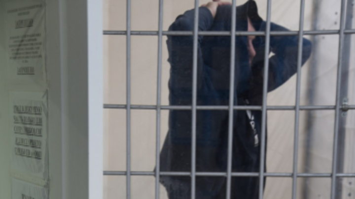 В аэропорту Толмачёво задержали вахтовика, устроившего дебош по пути в Новосибирск