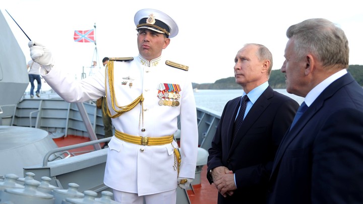 Через прицел на эсминец США: Источник сообщил о странном совпадении с поездкой Путина в Севастополь